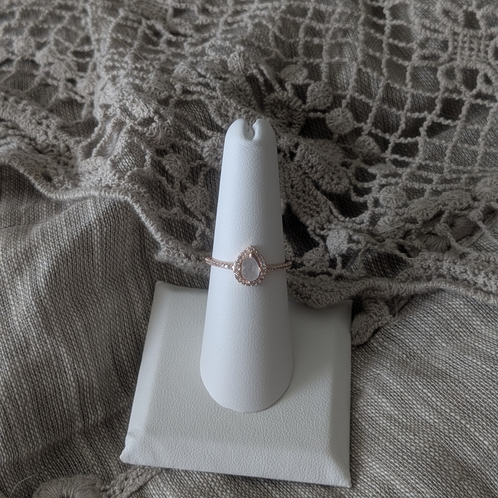 Elegant Rose Gold Teardrop Ring